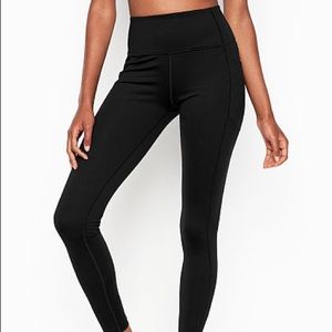 Victoria Secret Knockout Leggings *short*